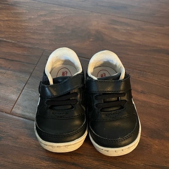 Stride Rite Alec Black Velcro Shoes-Size 4 - Picture 1 of 9